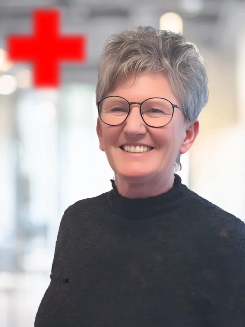 nette junge Frau die lächelt